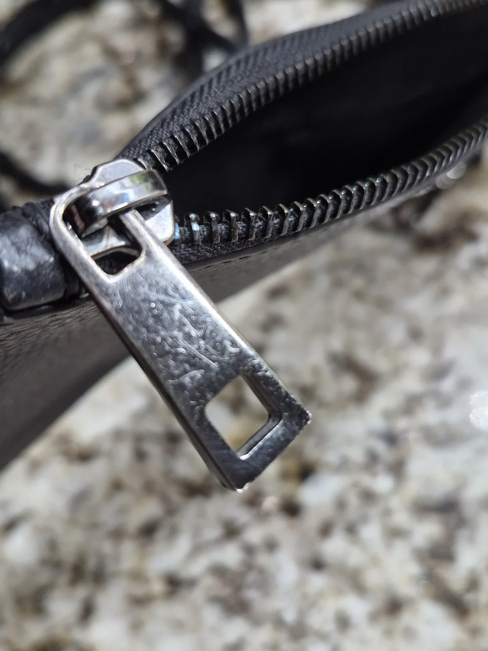 Bandolier compact pebbled